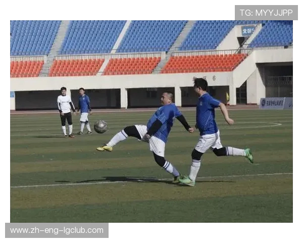 冬季足球运动安全防护策略与常见伤害预防措施分析